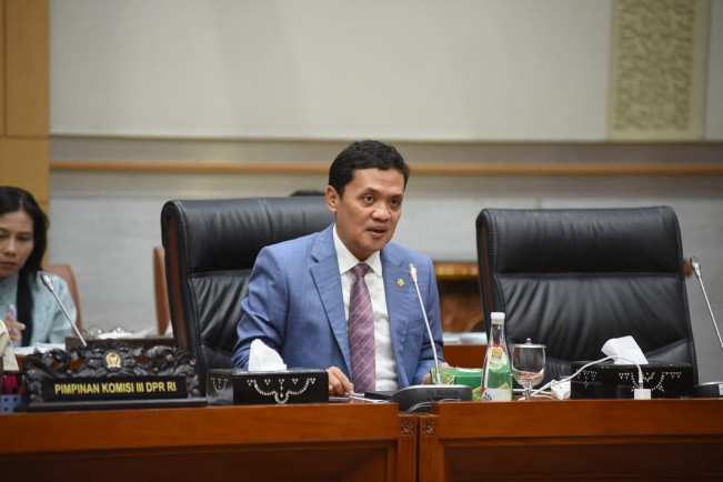 Penetapan Hasto Tersangka Berbau Politis? Ketua Komisi III DPR: Nggak Guna Berdebat